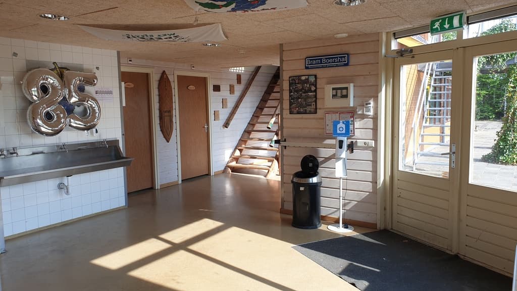Image 4 of 16